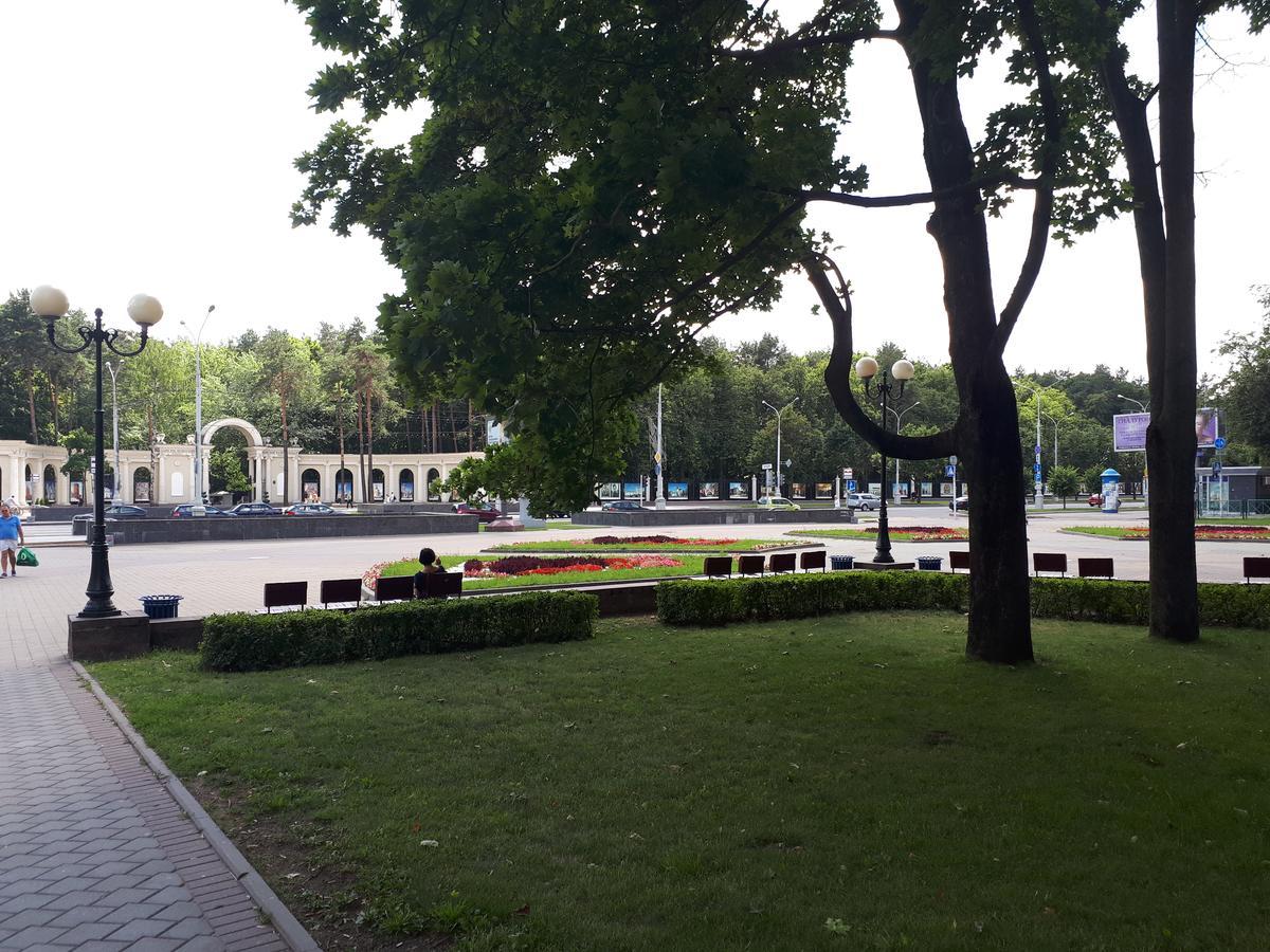 Апартаменты Дом Кино Минск Экстерьер фото